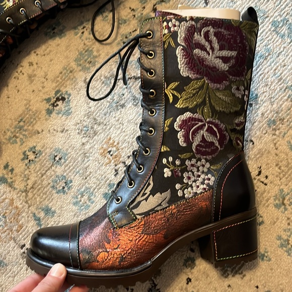 L'Artiste Stylista Floral Lace-Up Heeled Leather Boots - Picture 4 of 17